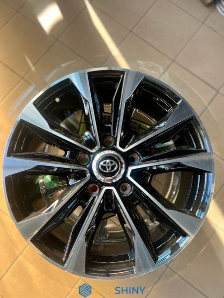 Литі диски Toyota R20 5x150 (8.5J) &mdash; 5 V-подібних спиць, чорний з проточкою 3249F фото